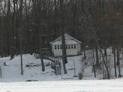 Selkirk Lake rental cottage winter